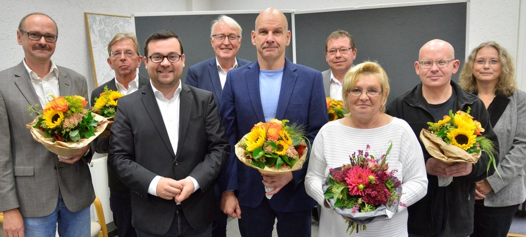 Bürgermeister Dimitrios Axourgos ehrt verdiente Mitarbeiter*in