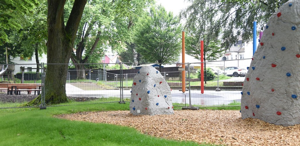 Bürgermeister eröffnet den neuen Wasserspielplatz