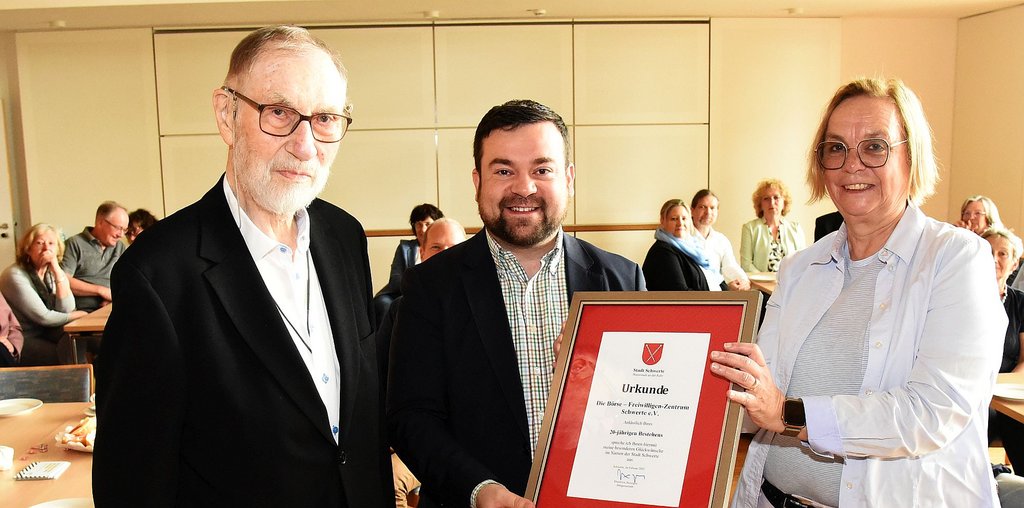 20+1 Jahr Freiwilligenzentrum: Ernst D. Schmerbeck feierte mit