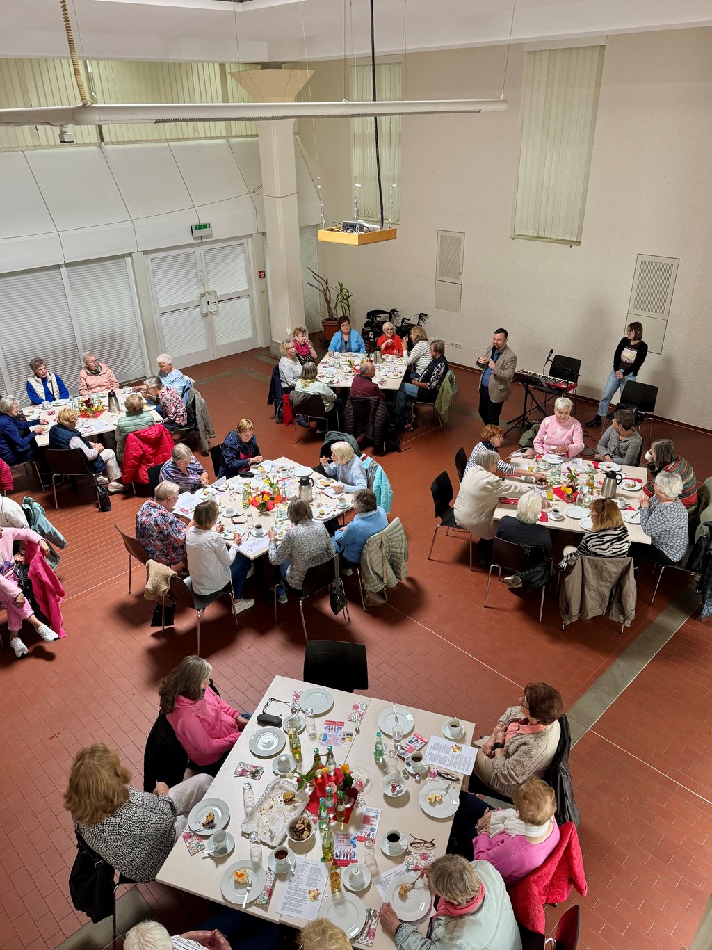 Fröhliches Frühlingssingen im Rathaus – Musik, Rätselspaß und Frühlingslaune begeistern zahlreiche Gäste