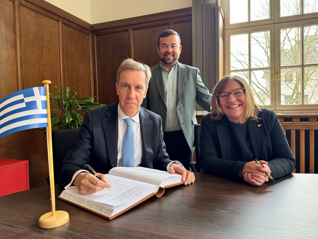 Bürgermeister empfängt griechischen Botschafter und Generalkonsulin im Rathaus