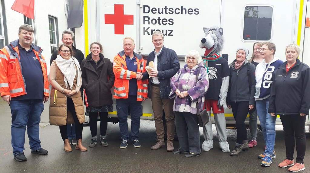 Neue Ergster Mitte überreicht 1100 Euro an das DRK