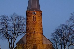 St. Viktor-Kirche bei Nacht