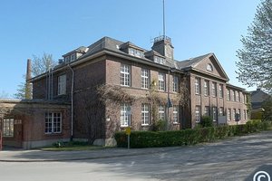 Ernst-Gremler-Straße 13, Verwaltungsgebäude