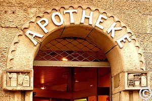 Hüsingstraße 1, Eingangsbogen