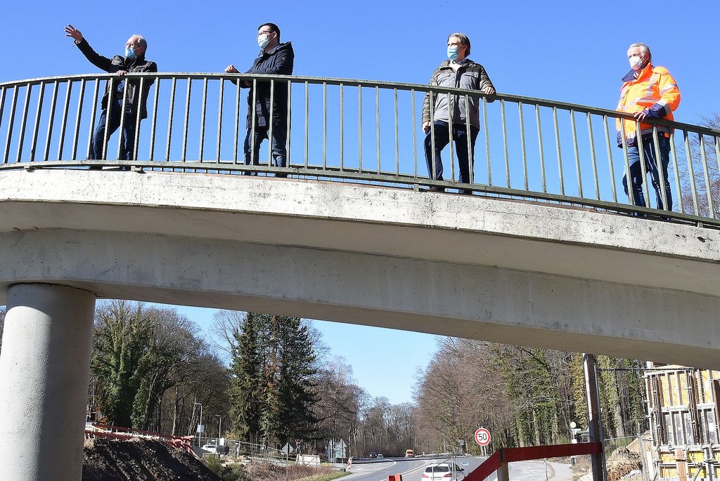 Bürgermeister besichtigt Baustelle: Es geht voran auf der B236