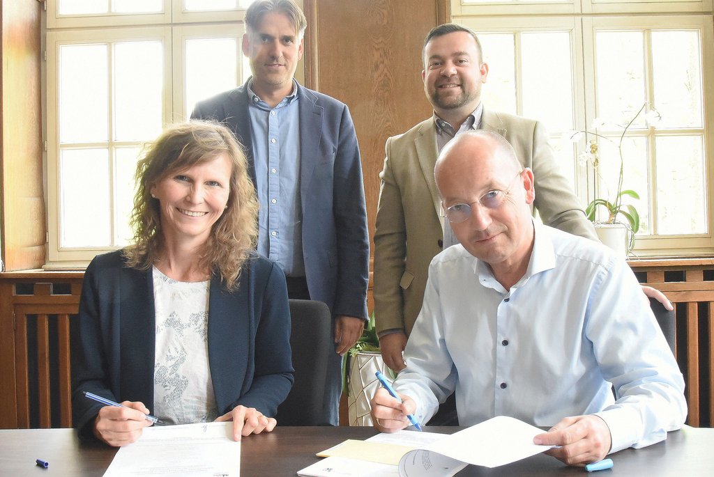Stadt und Stiftung unterzeichnen Weiterleitungsvertrag