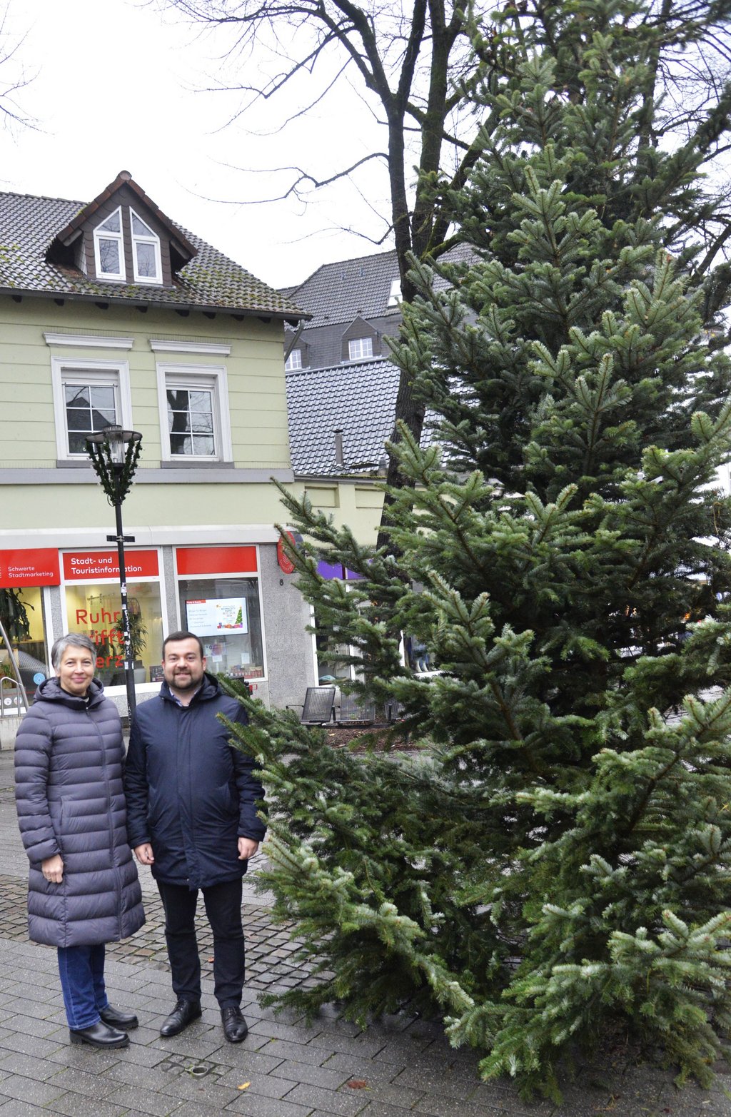 Schwerte hat wieder einen Weihnachtsbaum im Herzen der Stadt
