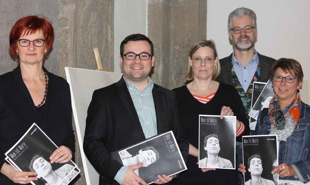 Ausstellung zur Transidentität: Bürgermeister fordert Respekt und Akzeptanz