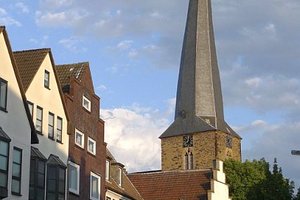 St. Viktor-Kirche und Museum, Nordwestansicht