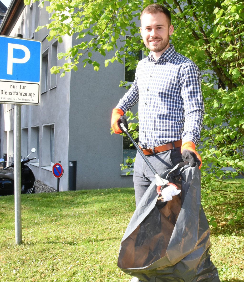 Kinder und Jugendliche reinigen ihre Stadt und bitten um Unterstützung