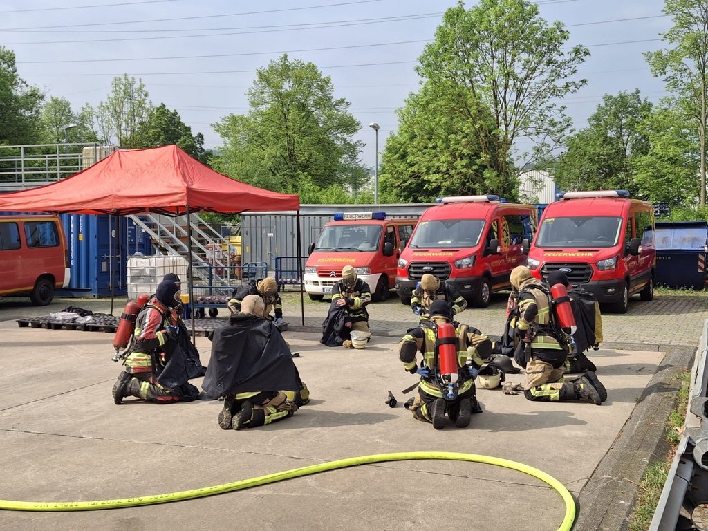 Feuerwehrkräfte absolvieren Heißbrandausbildung