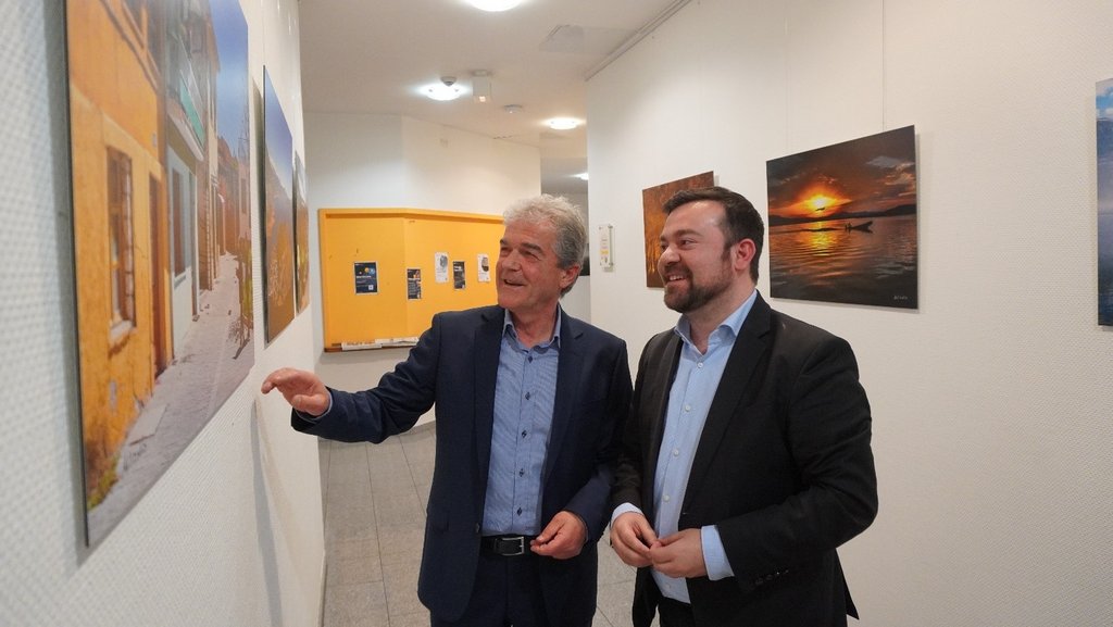 Fotos aus der Heimat: Emileos Neos und seine Ausstellung in der VHS