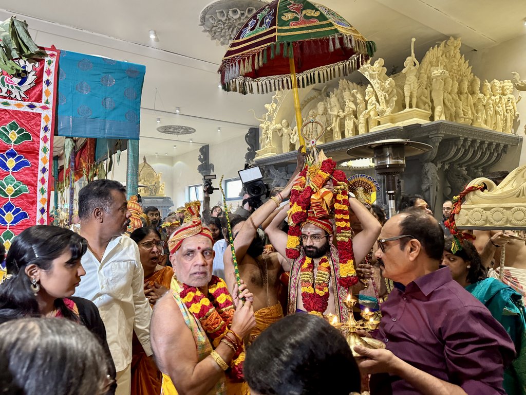 Feierliche Einweihung des neuen Hindu-Tempels in Schwerte