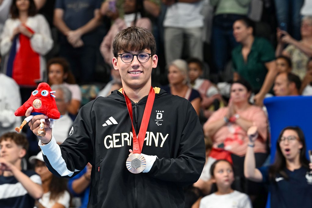 Para Swimming - Paris 2024 Summer Paralympics Games: Day 2