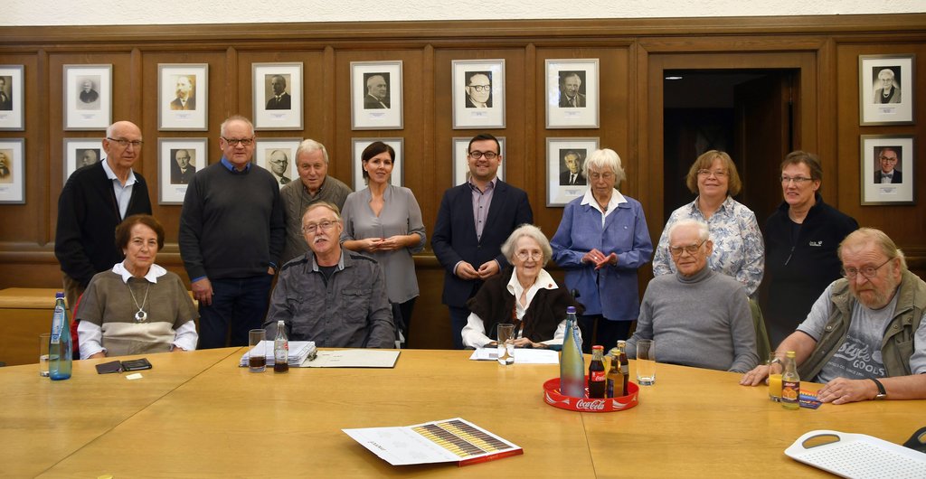 Foto: Gabriele Stange und Dimitrios Axourgos begrüßten den Förderverein im Rathaus.