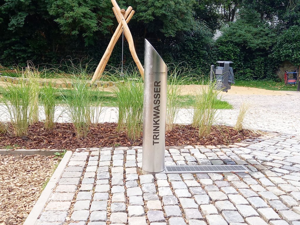 Trinkwasserbrunnen auf Spielplatz Poststraße in Betrieb