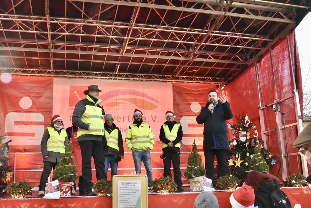 Erfolgreicher Weihnachtsmarkt „Bürger für Bürger“ auf dem Wuckenhof