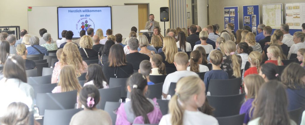 Einweihung der ASS: Schüler*innen gefällt die neue Schule