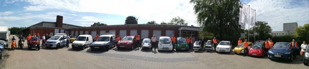 Elektrisch unterwegs: Tour de Ruhr macht halt vor dem Rathaus Foto ISOR