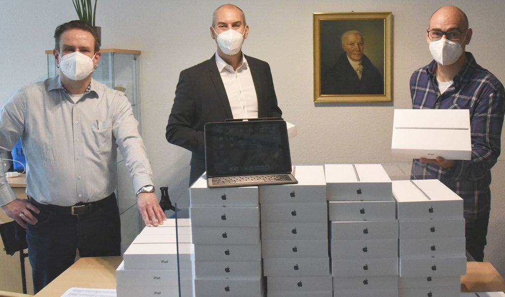 884 iPads für die Schwerter Schulen