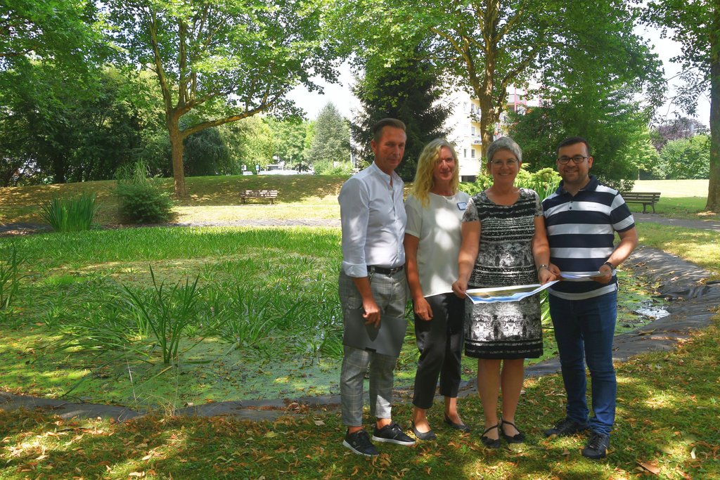 Bürgermeister lässt sich Teich-Gestaltung vorstellen Foto