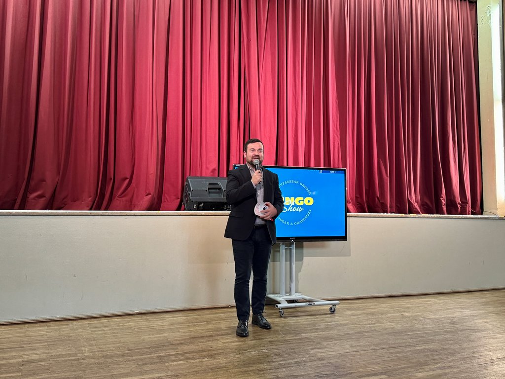 „Die unfassbar große BINGO Show – Senioren-Spezial“ begeistert rund 100 Gäste im Freischütz