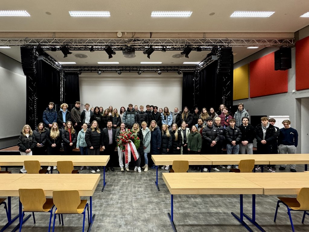 Schüler*innengruppe des Friedrich-Bährens-Gymnasiums besucht Auschwitz-Birkenau – Stadt Schwerte setzt Zeichen des Gedenkens