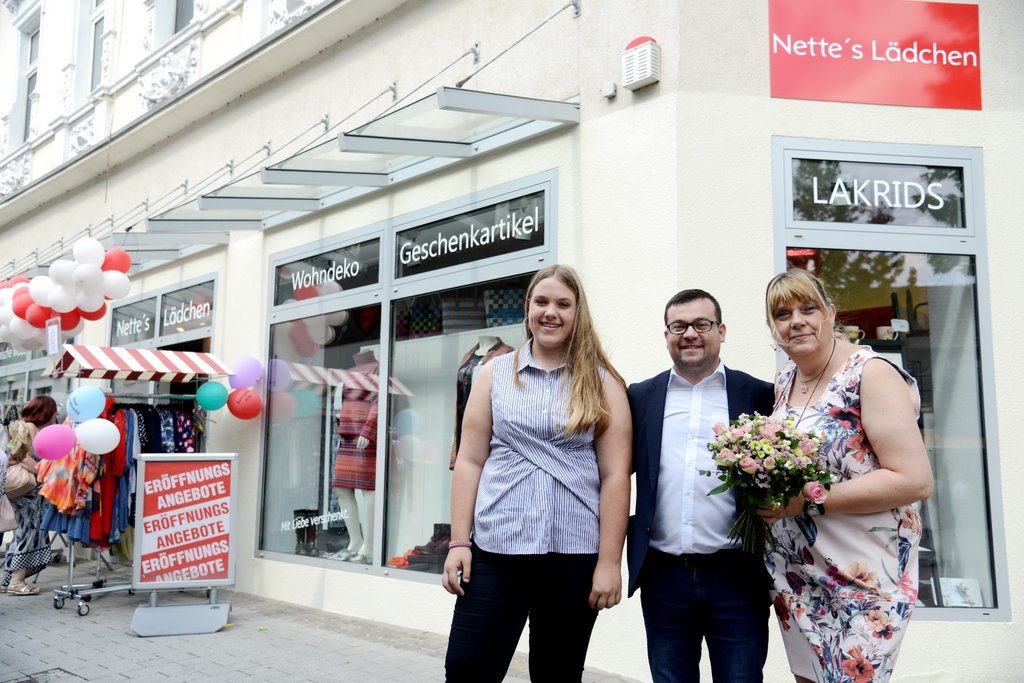 Nettes Lädchen und lecker Lakrids: Bürgermeister gratuliert zur Neueröffnung