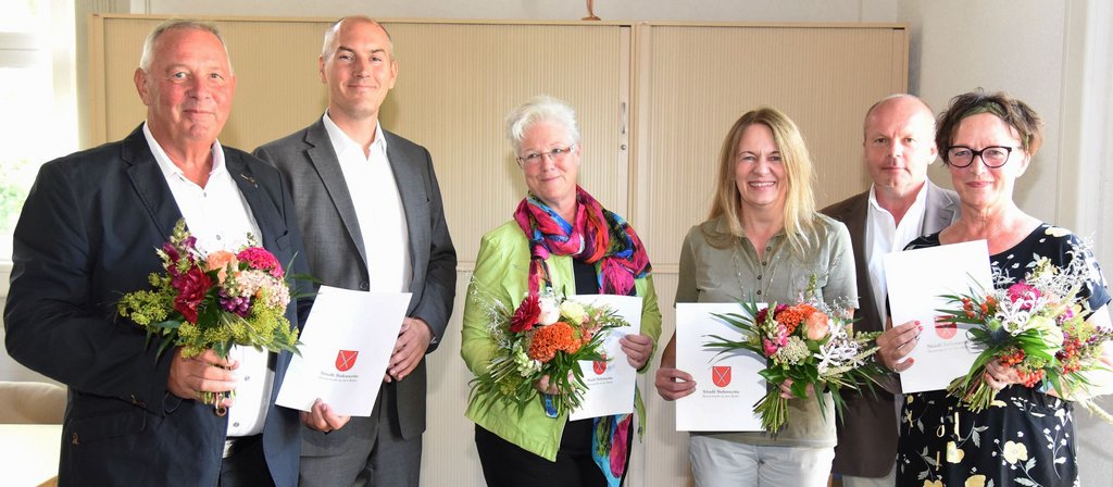 Ehrung und Auszeichnung für verdiente Mitarbeiter*innen