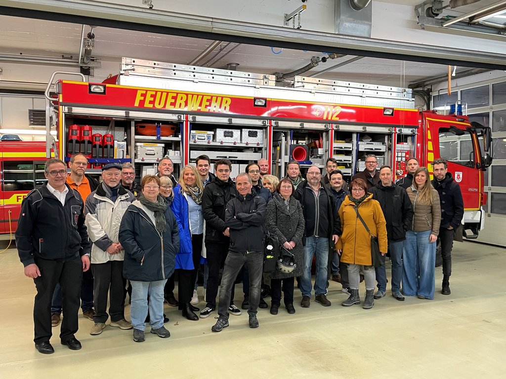 Ratsmitglieder und sachkundige Bürger*innen besuchten Feuerwehr